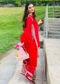 Sadia Khan Outfit